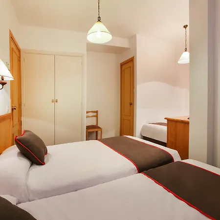 Oyo La Hotel *