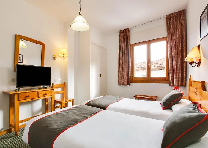 Oyo La Hotel Segóvia