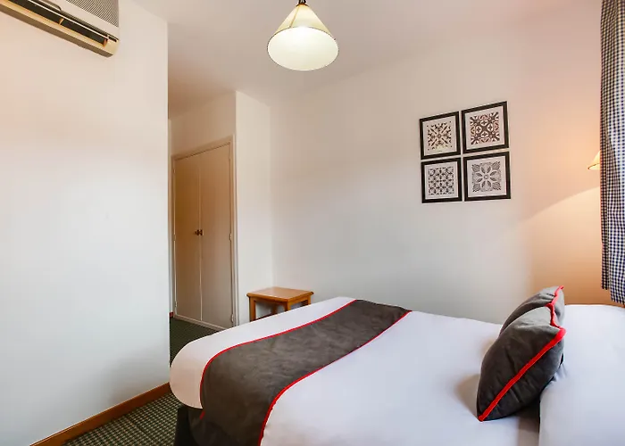 Oyo La Hotel Segóvia